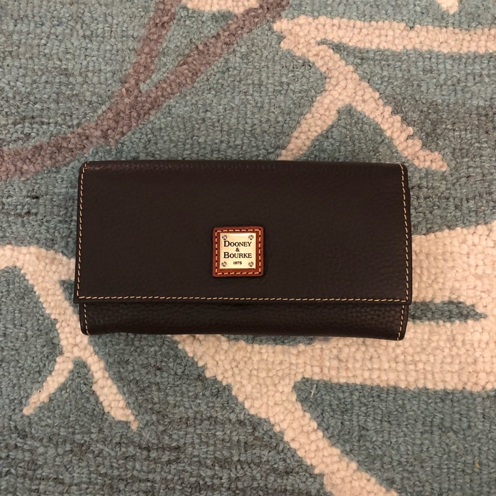 Dooney & Bourke wallet